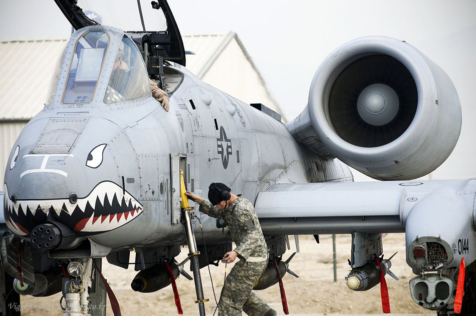 A-10攻击机对地打击的威力与战略价值，A-10攻击机的对地打击威力与战略意义