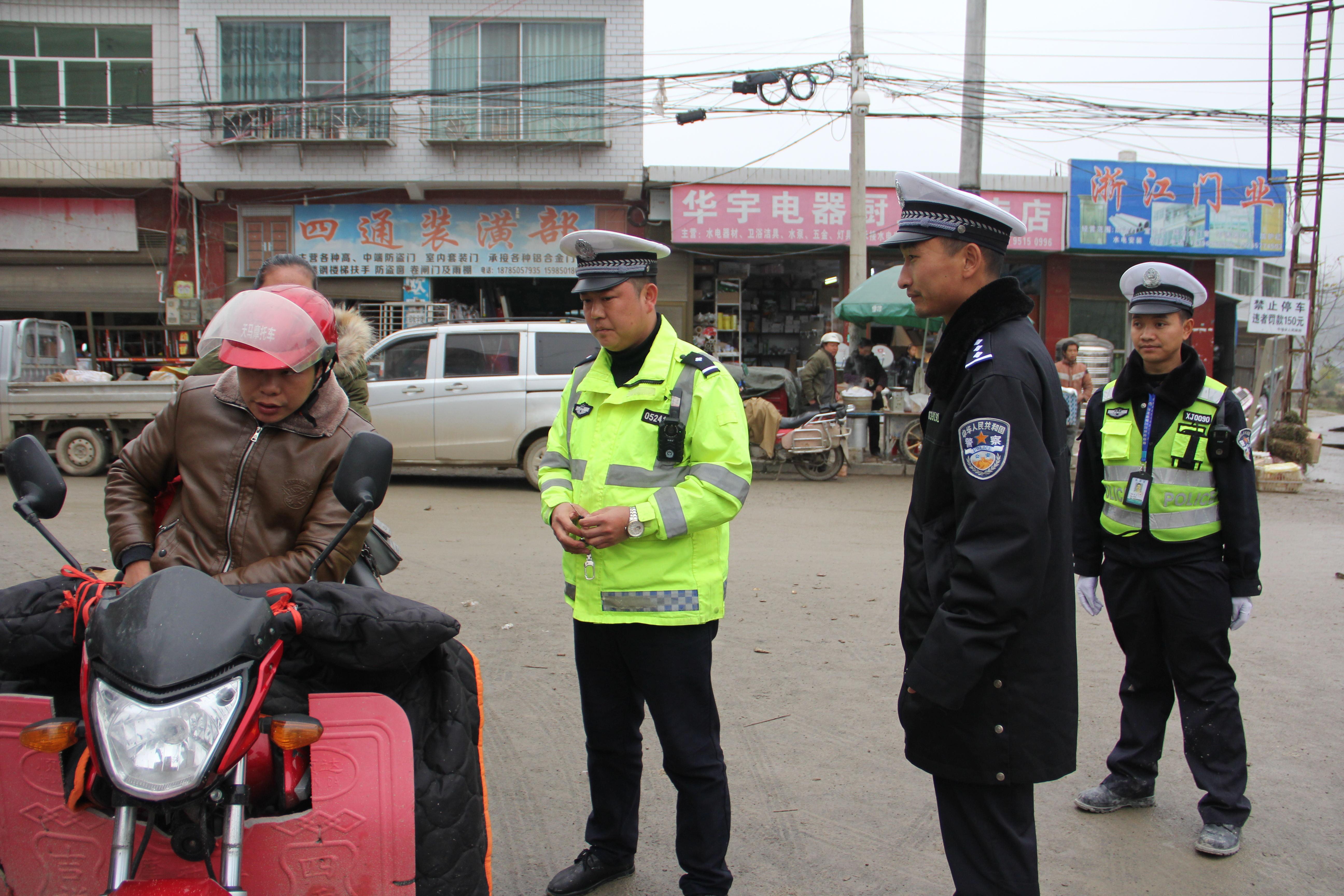 西部战区新浪官方微博，连接军民，展现新时代战区的风采，西部战区新浪官方微博，展现新时代军民风采的桥梁