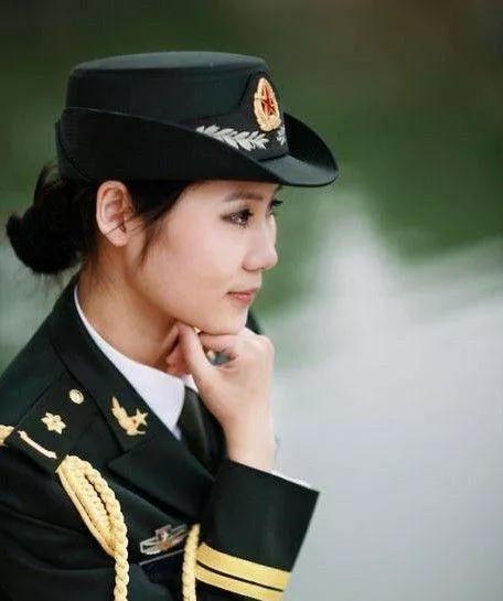 八一女兵图片大全，展现新时代巾帼英雄的风采，新时代巾帼英雄风采，八一女兵图片大全展示勇敢与荣耀