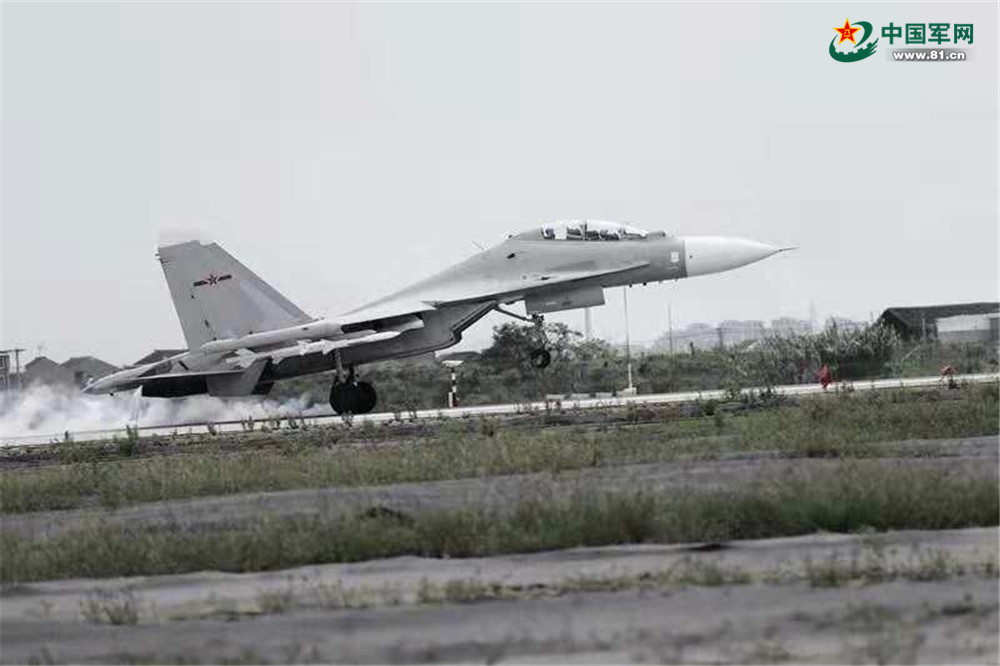 歼16与歼11及苏-30之间的区别与对比,歼16、歼11与苏-30,深度对比解析