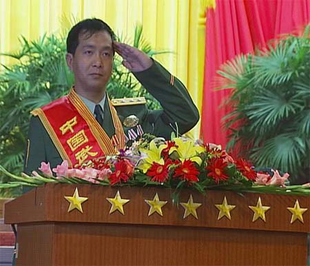 独臂英雄丁晓兵，不屈的人生奋斗史，独臂英雄丁晓兵，不屈的人生奋斗传奇