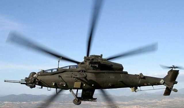 阿帕奇武装直升机与黑鹰,空中力量的交织,阿帕奇与黑鹰,空中力量的交织对决