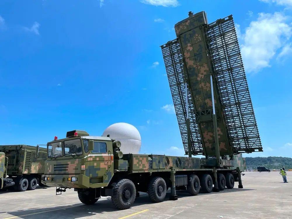 东风21D导弹车，揭示中国战略威慑力量的真实面貌，东风21D导弹车揭示中国战略威慑力量的真实面目