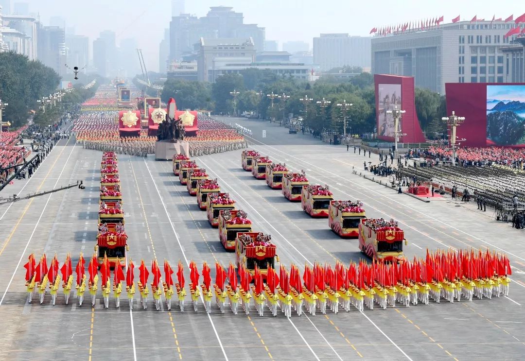 国庆70周年阅兵致敬方阵，荣耀与力量的展现，国庆70周年阅兵致敬方阵，荣耀与力量的盛大展现