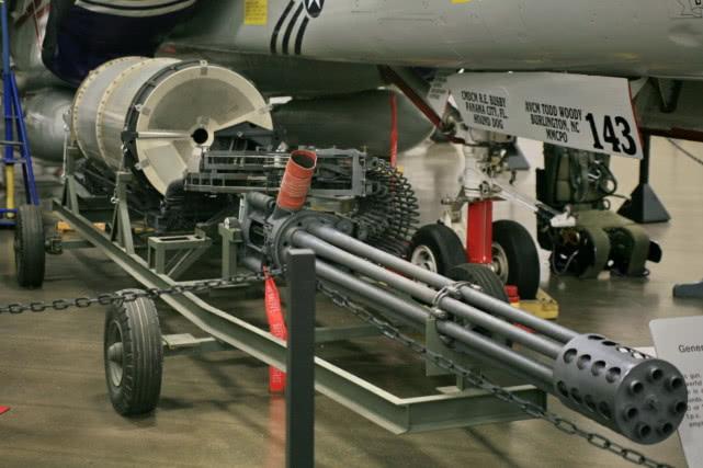 A-10疣猪攻击机的介绍，A-10疣猪攻击机详解