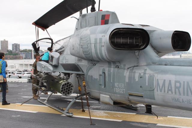 黄蜂级两栖攻击舰舰桥内部,构造与功能解析,黄蜂级两栖攻击舰舰桥内部构造及功能详解