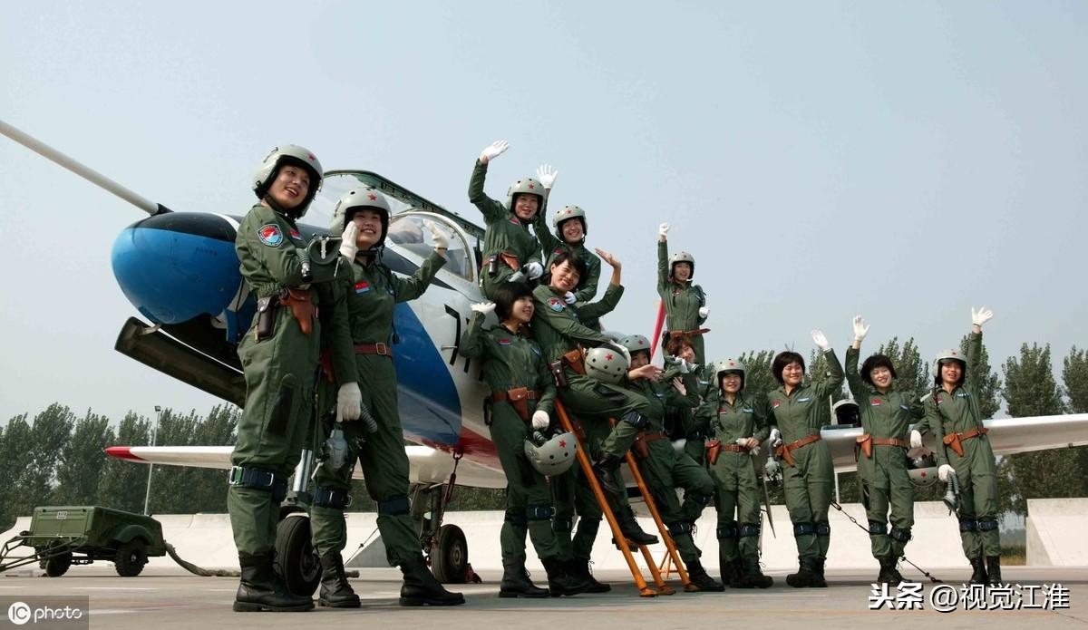 2009国庆阅兵女兵领队，巾帼英雄的风采，巾帼英雄风采，2009国庆阅兵女兵领队展英姿