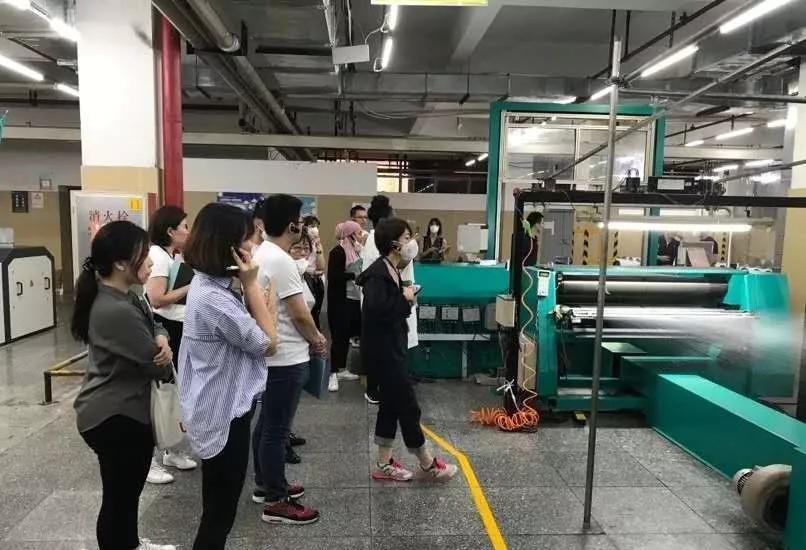 关于在越南租一个月女人要多少钱的探讨，越南女性租赁费用探讨，一个月需多少钱？