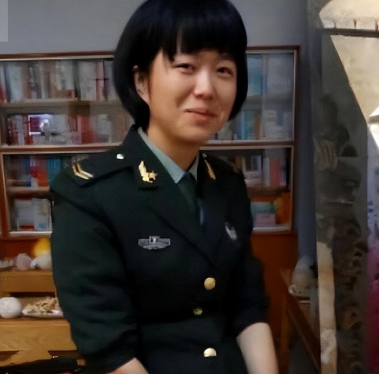看到女兵方队的感受，荣耀与力量的交织，女兵方队的荣耀与力量，荣耀交织的瞬间
