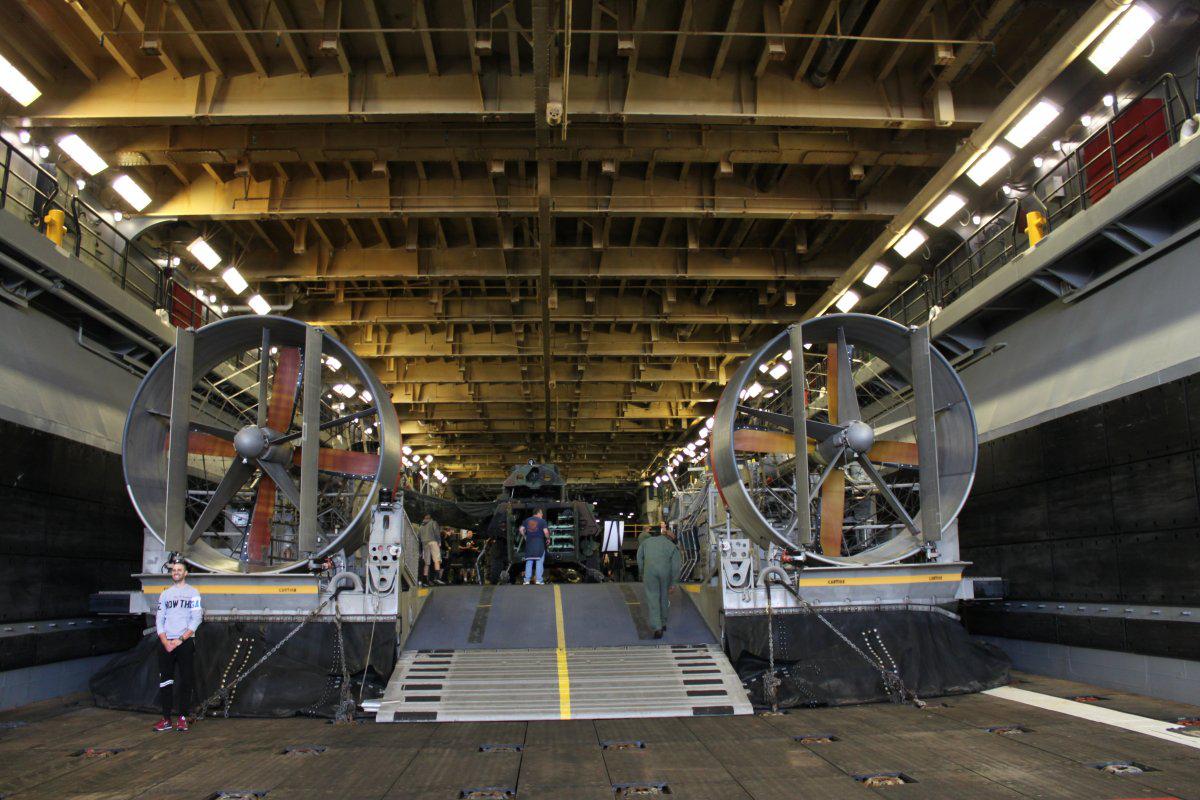 黄蜂级两栖攻击舰与美国际区别,一种深度解析,黄蜂级两栖攻击舰与美国际差异的深度解析