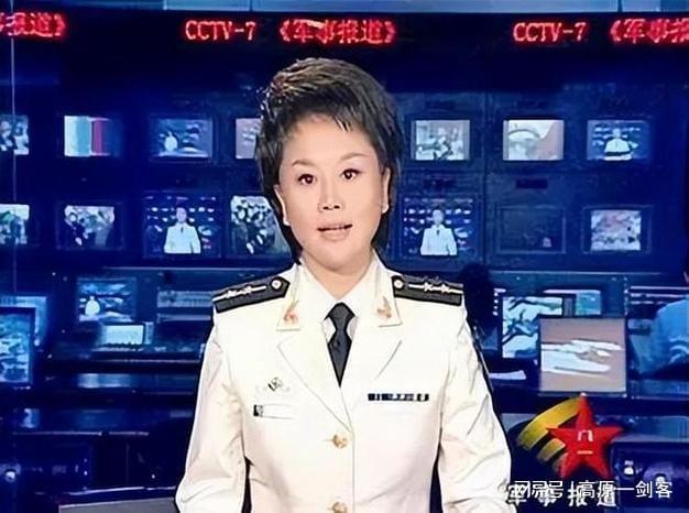 国防军事节目中的璀璨明珠，美女主持人照片背后的故事，国防军事节目中的明珠，美女主持人背后的故事