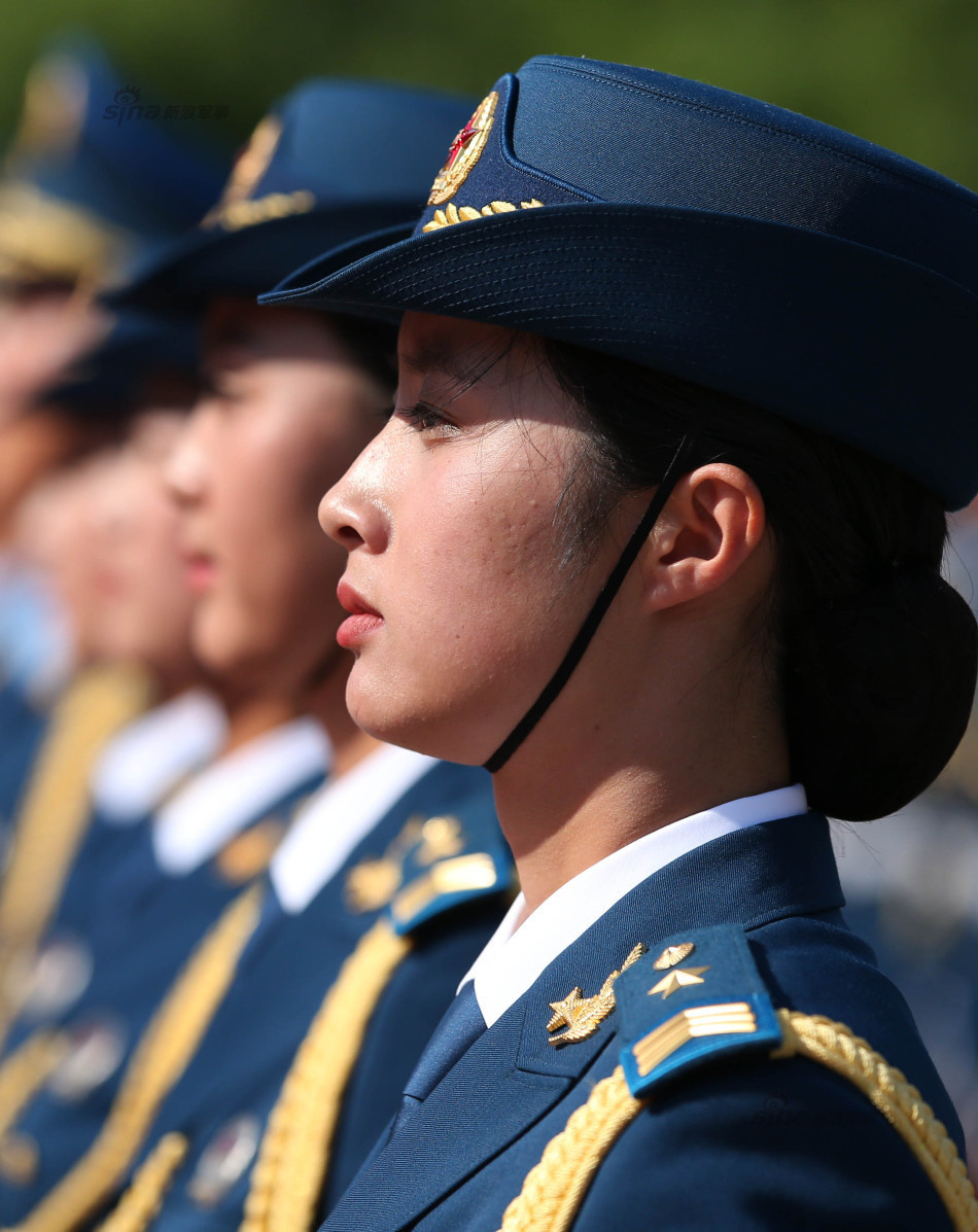 仪仗队空军女兵，荣耀与担当的象征，空军女兵仪仗队，荣耀与担当的象征