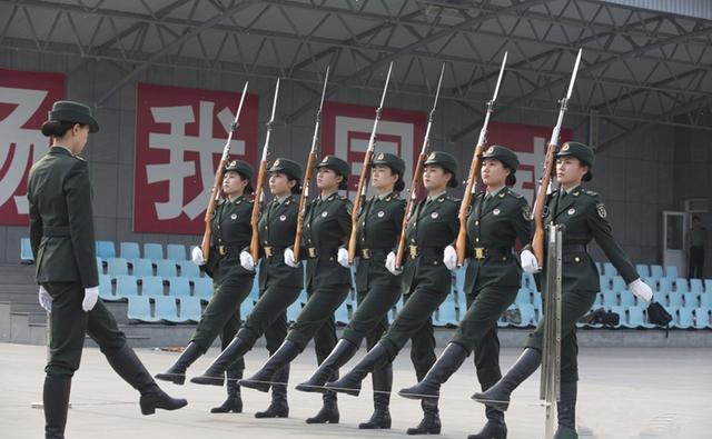 中国人民解放军仪仗队女兵中队，荣耀与担当的象征，中国人民解放军仪仗队女兵中队，荣耀与担当的典范