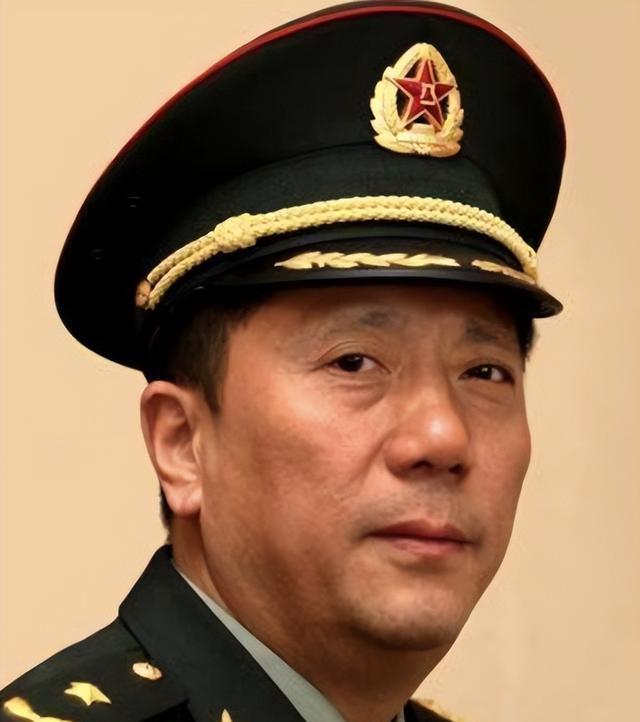 集团军总司令级别，职责、能力与领导力，集团军总司令，职责、能力与领导力的全方位解析