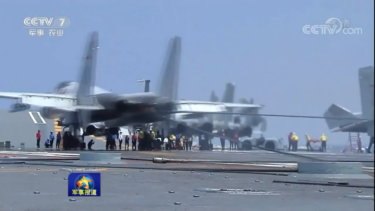 歼15舰载机起降视频,揭示中国海军航空兵力量的壮丽瞬间,歼15舰载机起降瞬间,展现中国海军航空兵力量的震撼风采