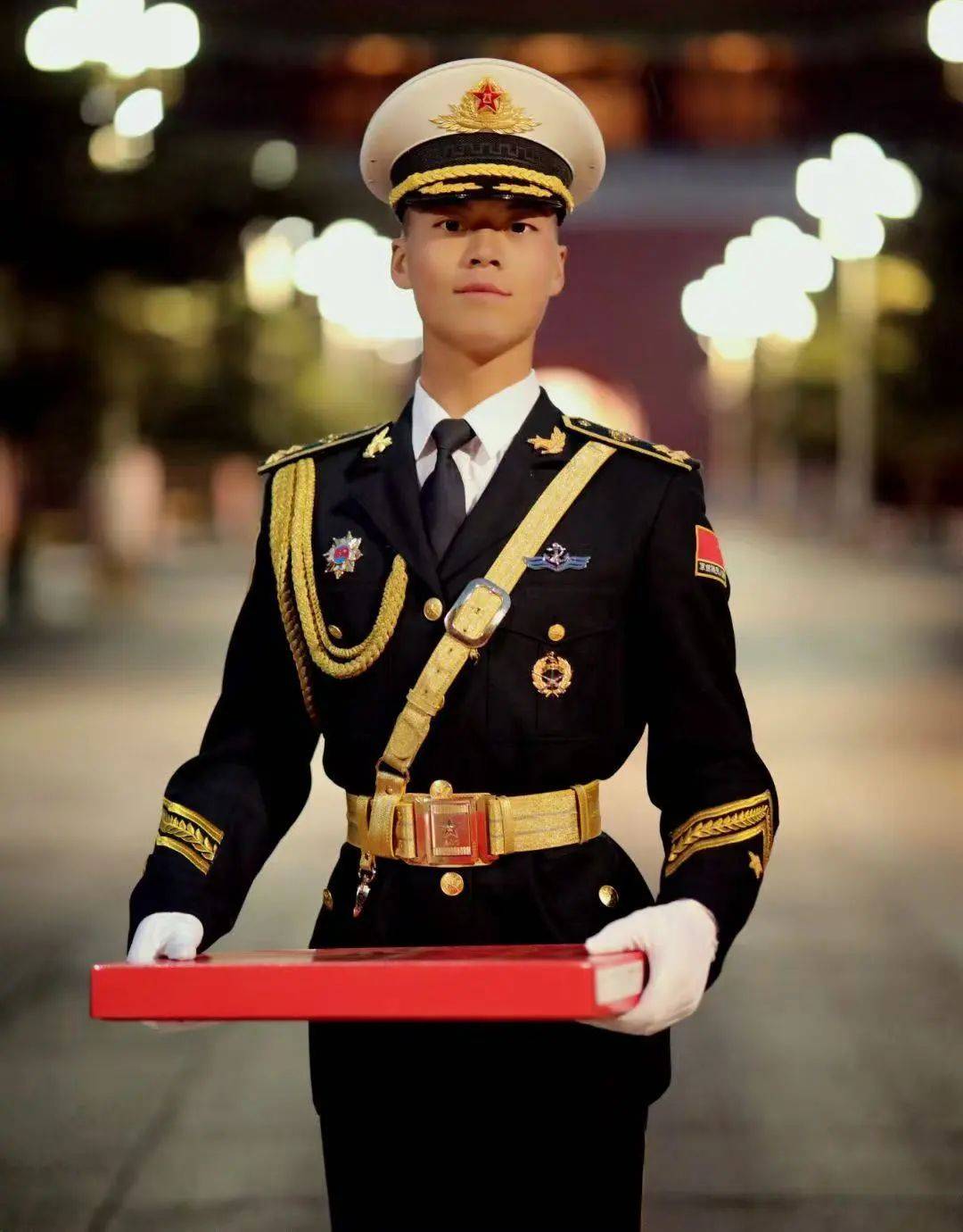 三军仪仗队国旗手，荣耀与担当的象征，三军仪仗队国旗手，荣耀与担当的典范