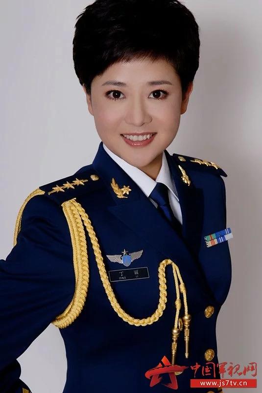 军事频道12位优秀女主持人资料介绍，军事频道优秀女主持人风采展示，12位主持人的资料介绍