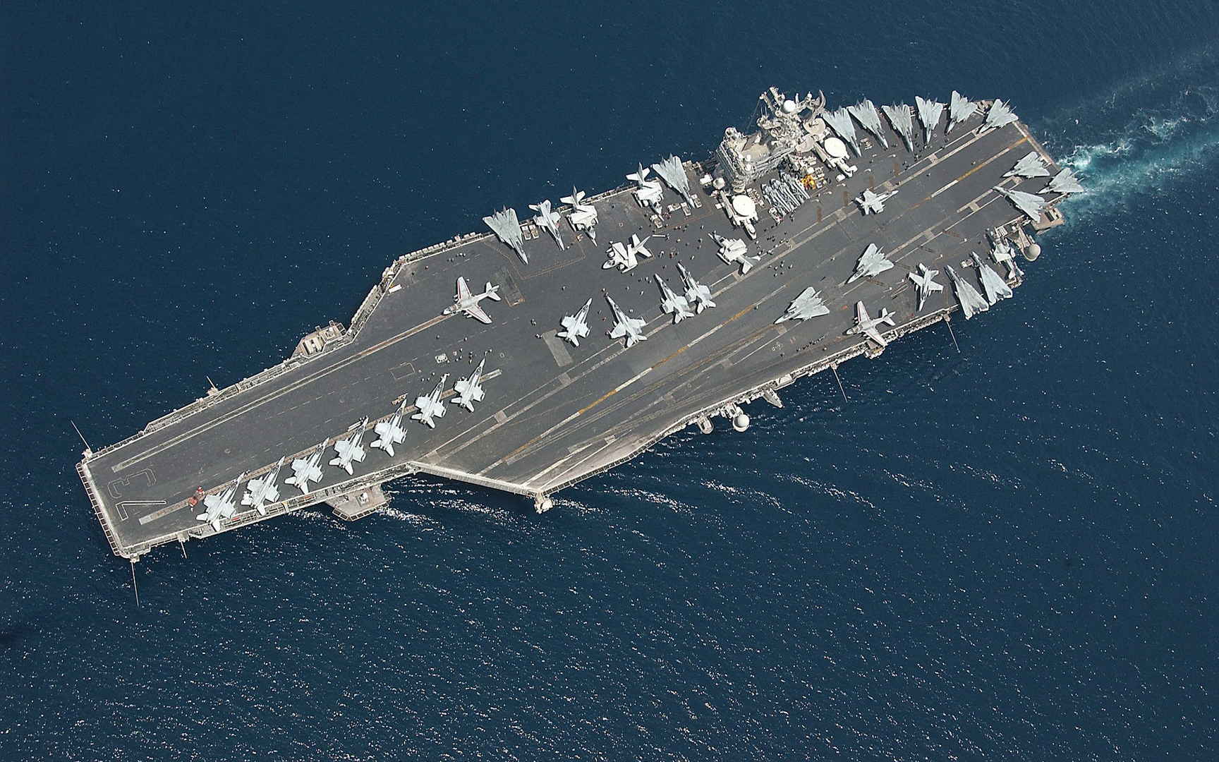 航空母舰，强大的海上霸主与战斗平台介绍及其图片展示，航空母舰，海上霸主与战斗平台详解及图片展示