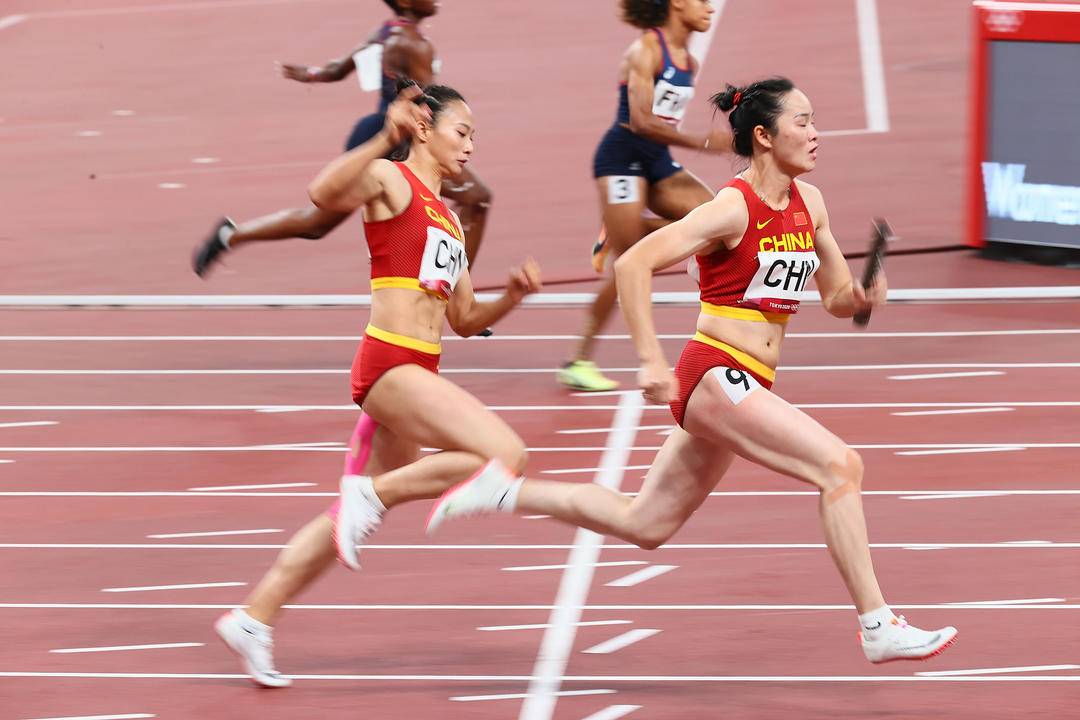 中国最新消息女子百米接力，闪耀赛道上的速度与激情，中国女子百米接力闪耀赛道，速度与激情的较量