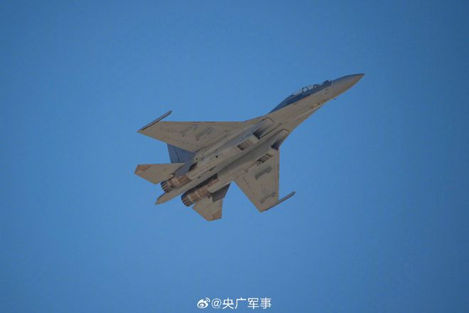 歼-16战斗机近距离观察，中国空中力量的新标杆，歼-16战斗机近距离观察揭秘，中国空中力量的新时代标杆