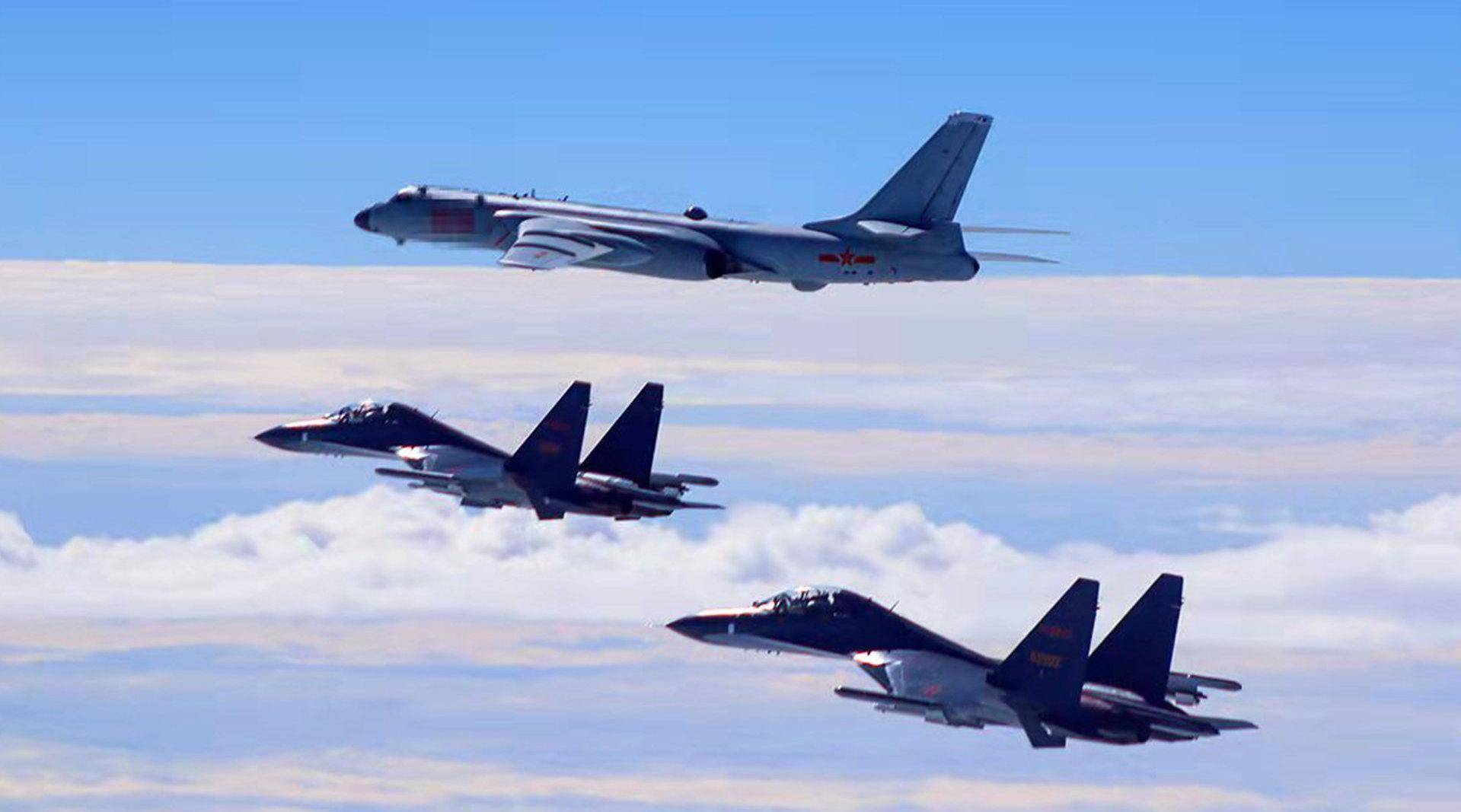 中国空军，一展雄姿，翱翔长空，中国空军，长空雄姿，翱翔天际
