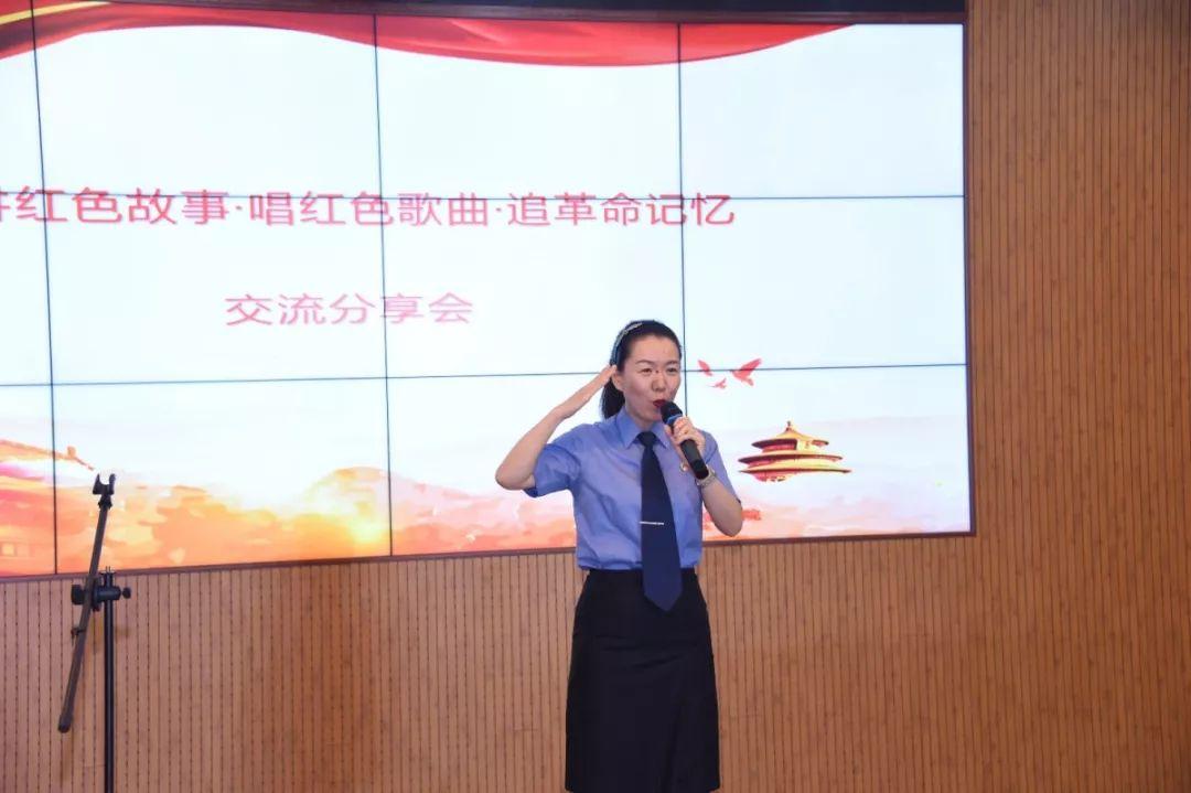 中国女兵歌曲视频，展现铿锵玫瑰的英勇风采，中国女兵铿锵玫瑰的英勇风采歌曲视频欣赏