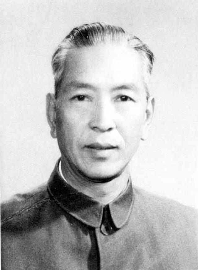 我国第一任国防部长，从硝烟中走来的传奇人物——人物传记与国防建设的里程碑，我国首任国防部长，传奇人物与国防里程碑的交融传记