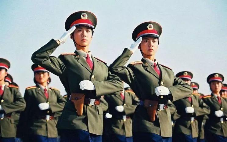 中国女兵身材的魅力与力量，中国女兵，魅力与力量的完美结合