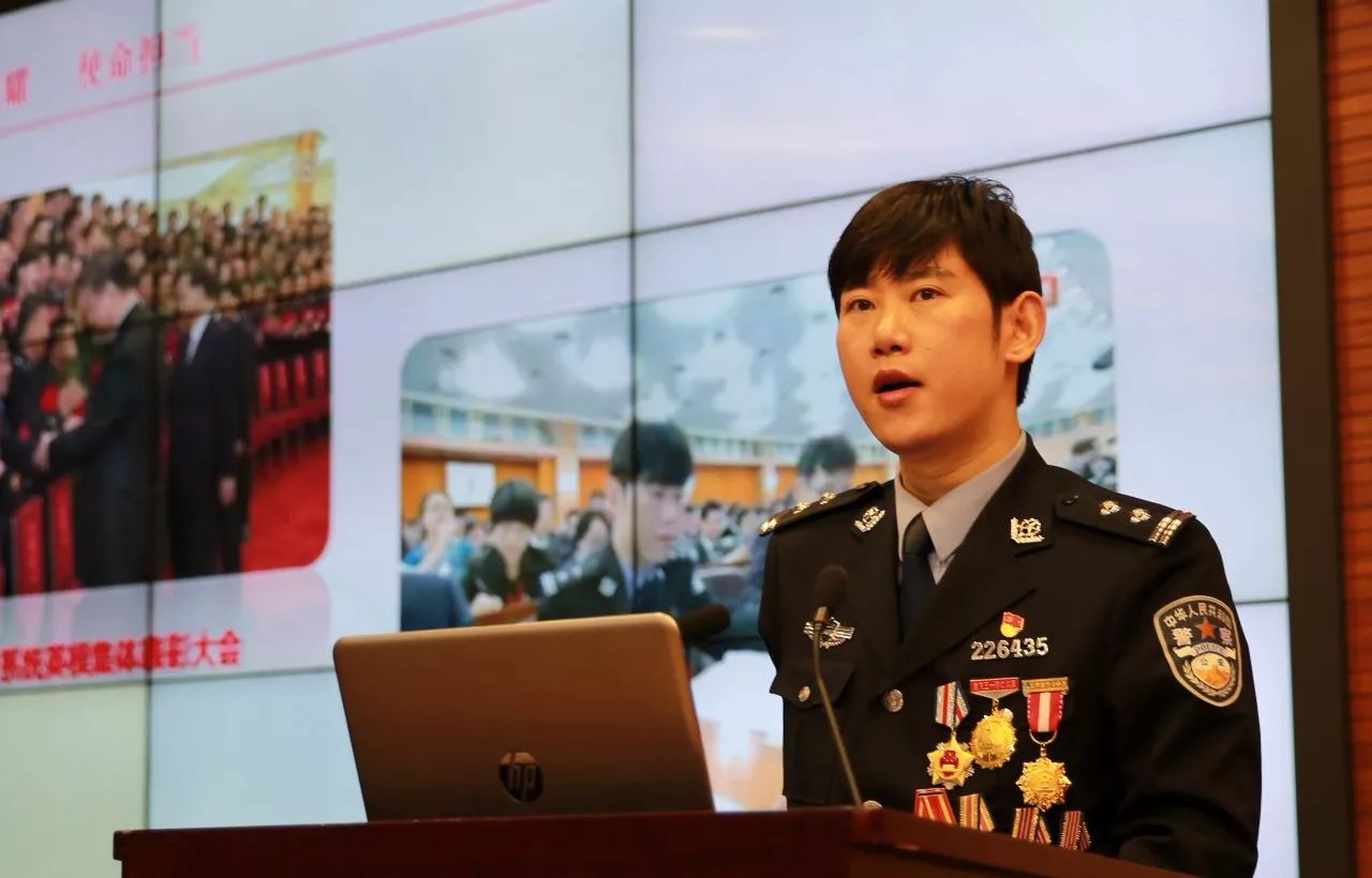 当代保尔丁晓兵，不屈的斗志与坚韧的力量，当代保尔丁晓兵，斗志与力量的不屈展现