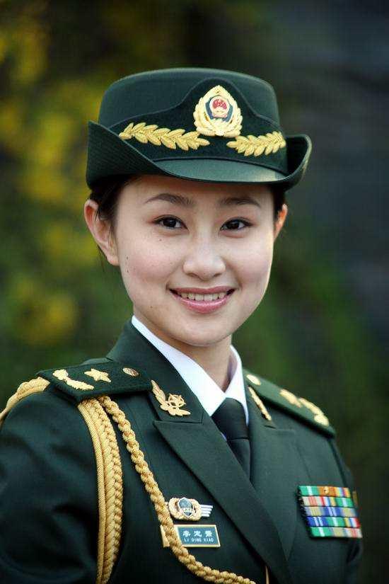 最美女兵亮相，新时代下的巾帼英雄，新时代巾帼英雄，最美女兵惊艳亮相