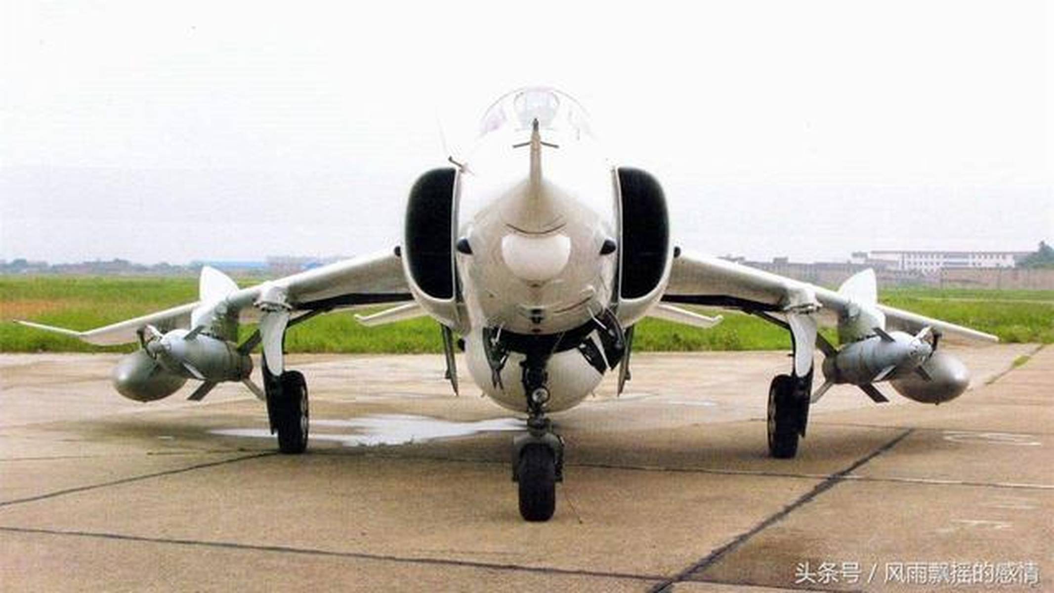 强5攻击机挂载武器,空中力量的锐利之剑,强5攻击机挂载武器,空中力量的锐利之剑展示