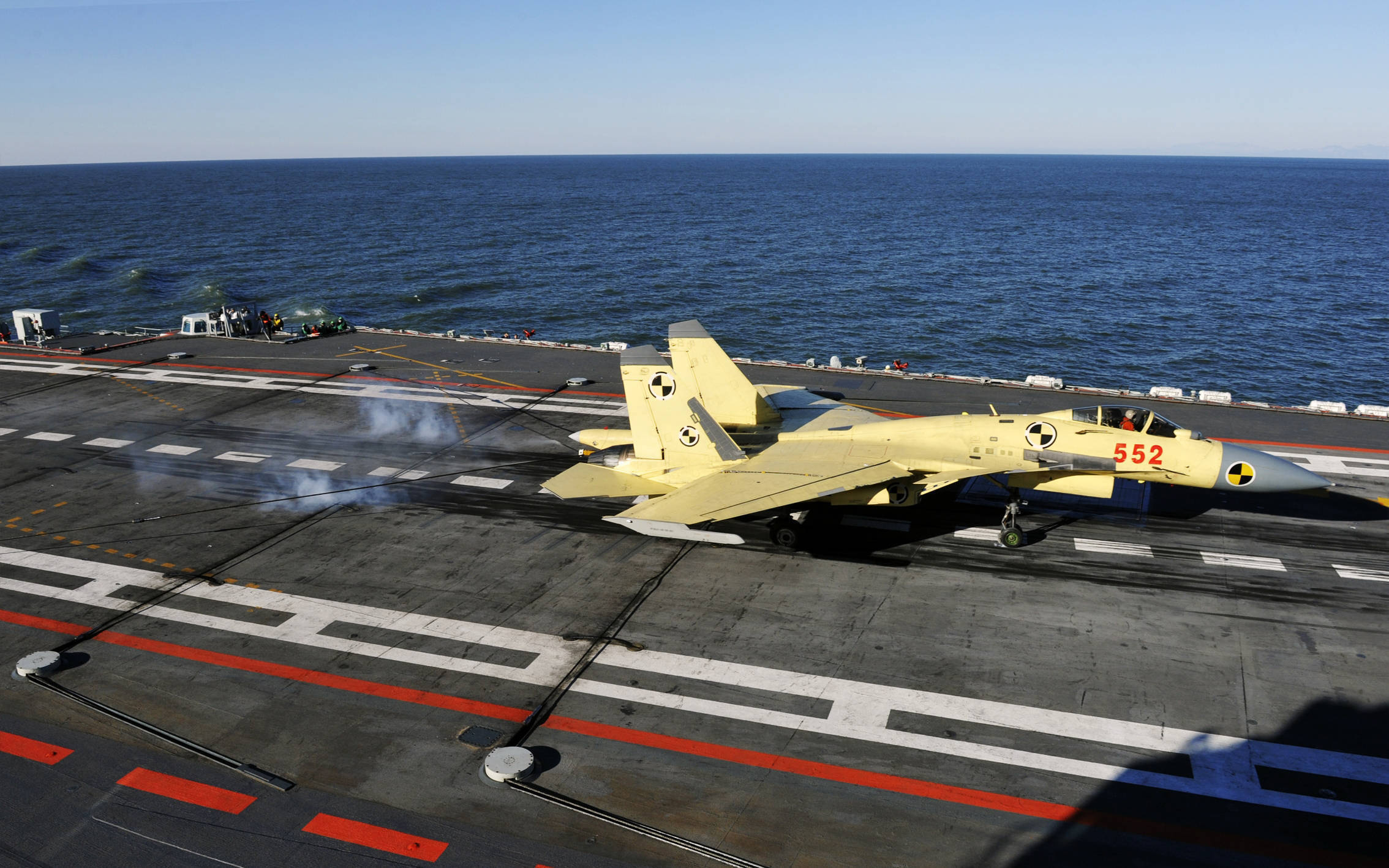 歼-15舰载机的起降，探索中国海军航空兵力量的核心要素，歼-15舰载机起降，揭示中国海军航空兵力量的核心要素