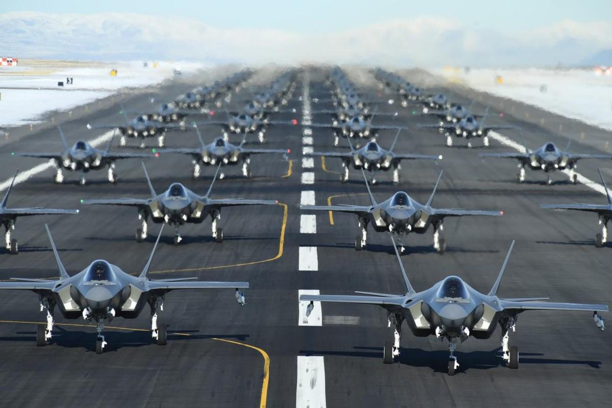 美军装备数量最多的飞机——F-35闪电II战斗机，美军F-35闪电II战斗机，装备数量最多的战机