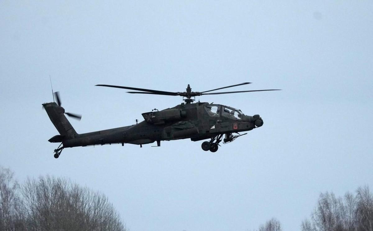 阿帕奇武装直升机满载,力量与威严的象征,阿帕奇武装直升机,满载力量与威严的象征