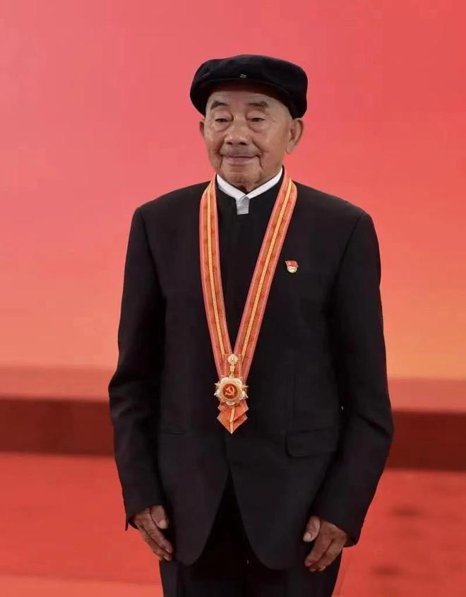 七一勋章获得者名单及事迹，时代的楷模，民族的骄傲，七一勋章获得者，时代楷模，民族骄傲的事迹汇总