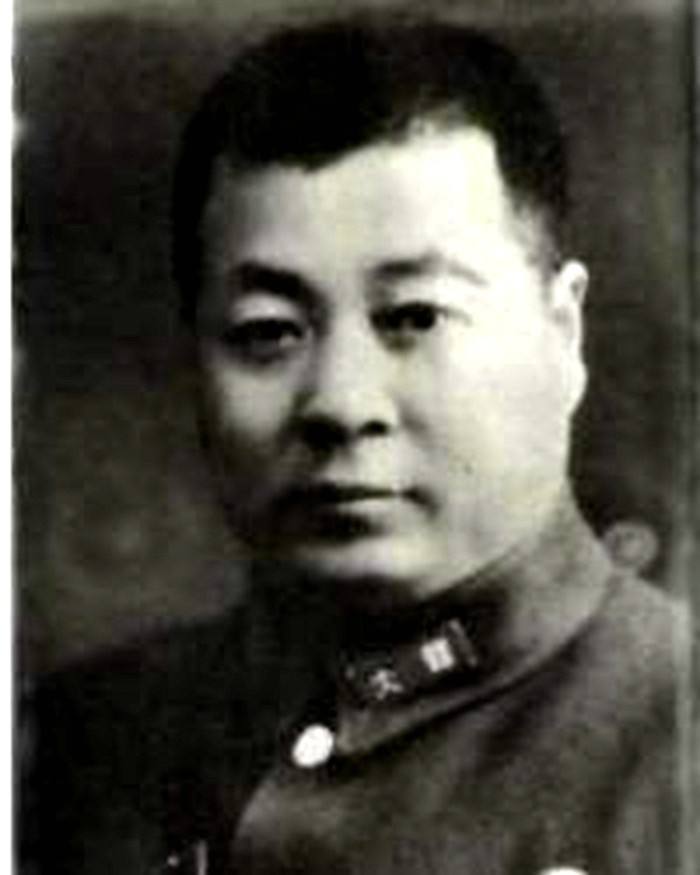 集团军司令与军长的区别，职责、权力与地位的差异，集团军司令与军长，职责、权力与地位的差异详解