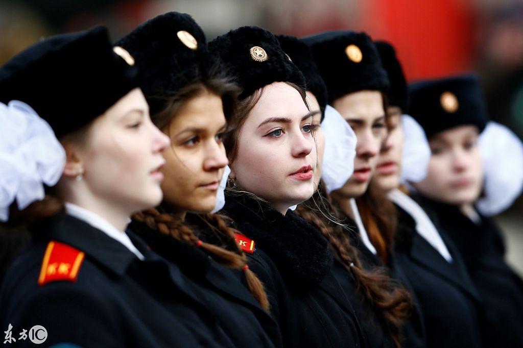 中国女兵仪仗队在俄罗斯的盛大阅兵，中国女兵仪仗队在俄罗斯盛大阅兵展现风采