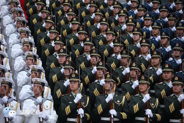 走进阅兵村，三军仪仗队的荣耀与使命，阅兵村内的荣耀与使命，三军仪仗队探秘