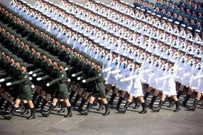 回望历史，见证女兵风采——1999年女兵方队图片纪实，见证历史风采，女兵方队图片纪实回顾（1999年）