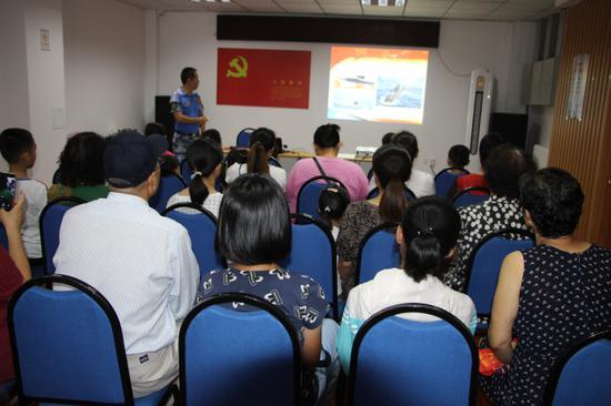 国防军事PPT课件，提升军事素养，强化国防意识，国防军事PPT课件，提升军事素养与强化国防意识教育