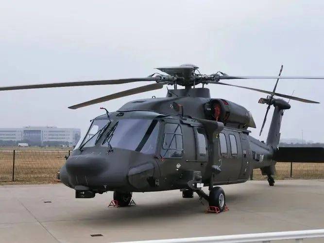 揭秘，揭秘十吨级重型武装直升机——空中巨无霸的力量与荣耀，揭秘十吨级重型武装直升机，空中巨无霸的力量与荣耀展现
