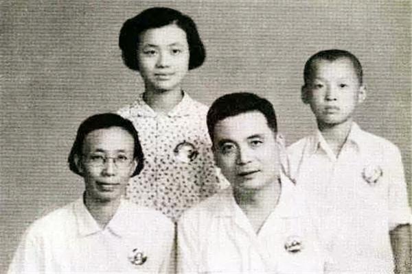 邓稼先姐姐，英雄背后的巾帼力量，邓稼先姐姐，英雄背后的坚强巾帼
