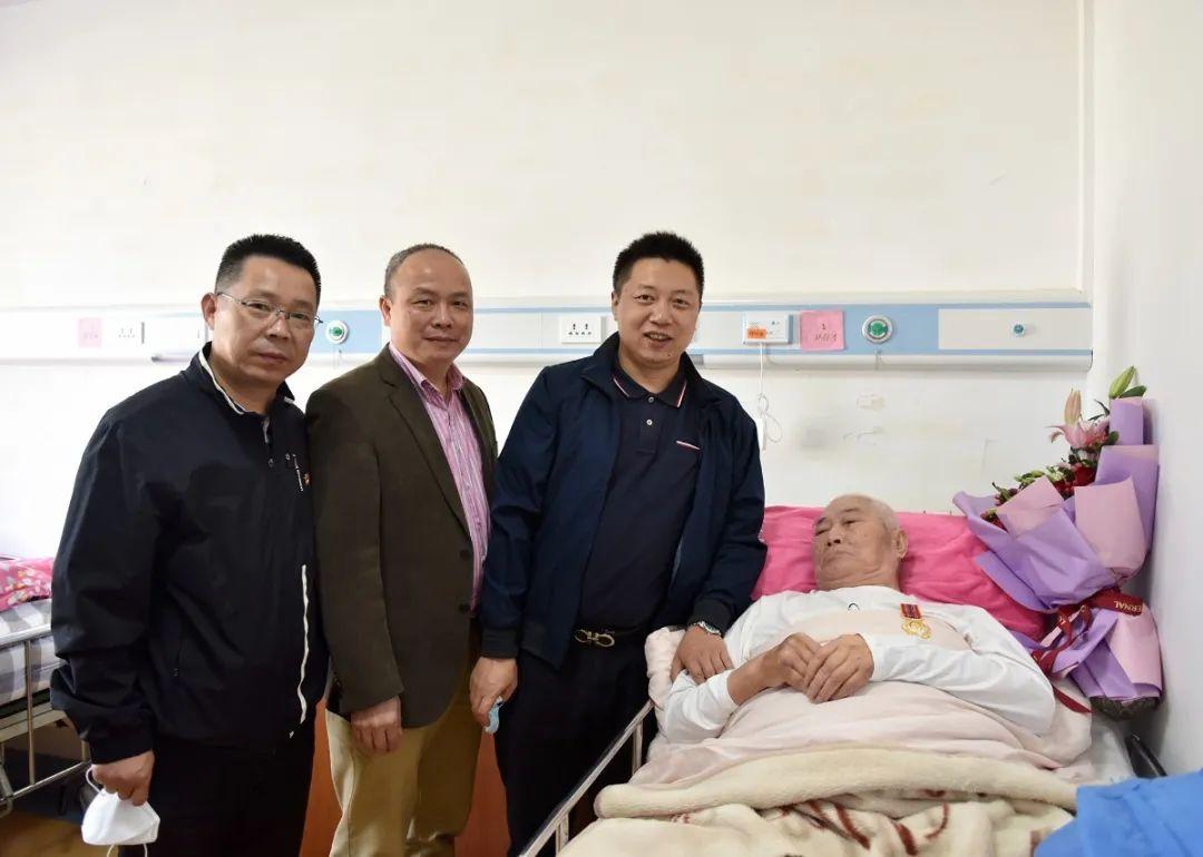 中国人民志愿军抗美70周年纪念章，历史的铭记与时代的颂歌，中国人民志愿军抗美70周年纪念章，历史的铭记，时代的颂歌