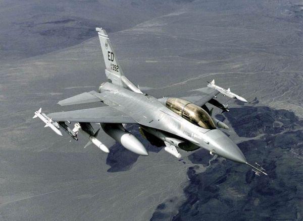 美将为乌克兰F-16战机配备先进武器,深度分析与影响评估,美加强乌克兰F-16战机武装,深度分析与影响评估