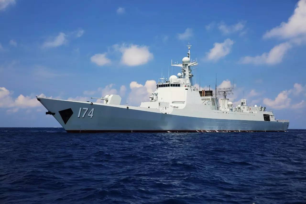 中国海军新力量，155军舰与052D型导弹驱逐舰，中国海军新力量崛起，155军舰与052D型导弹驱逐舰展示强大实力
