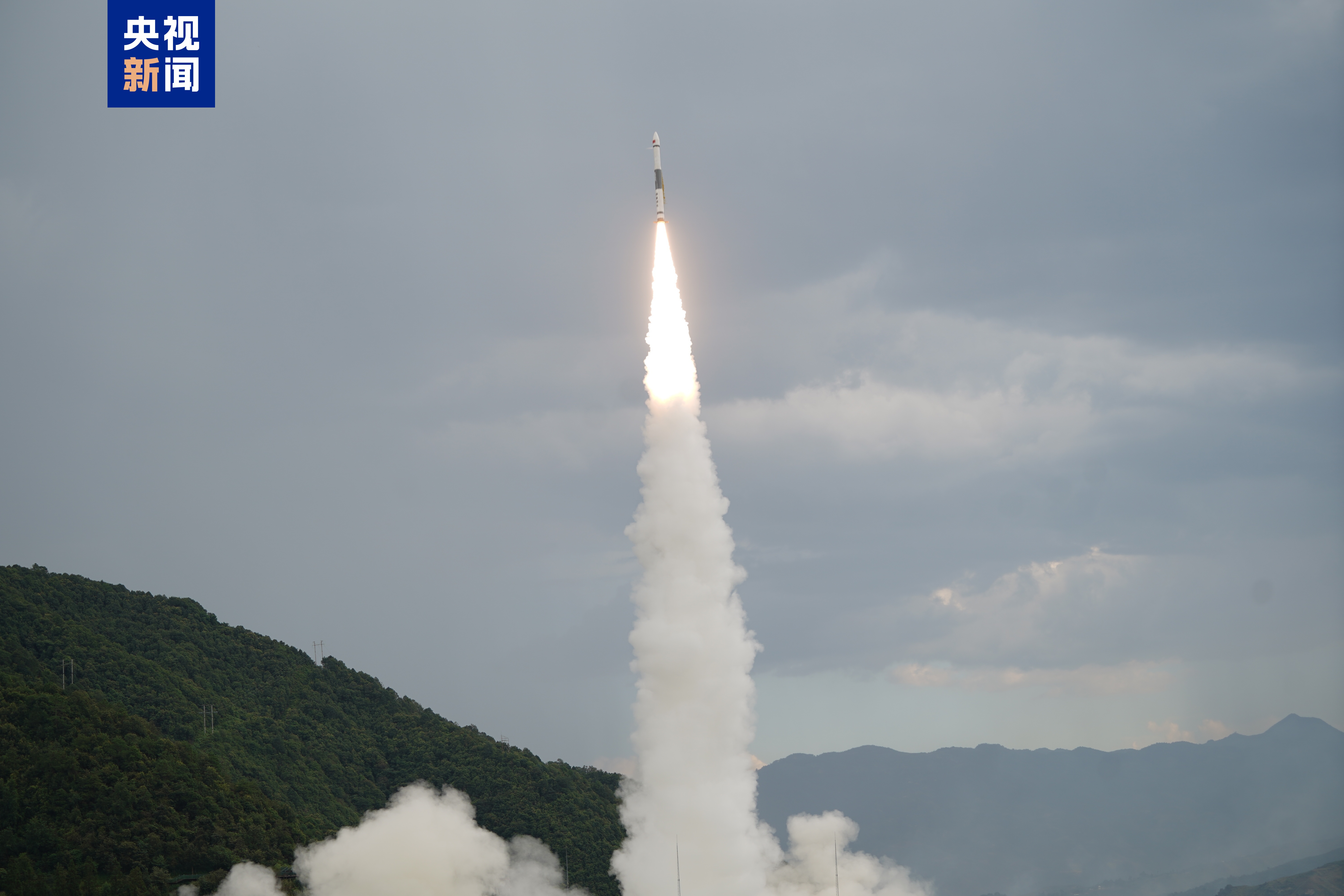 中国一箭双星成功发射，20星的壮丽升空，彰显科技强国实力，中国成功发射一箭双星，壮丽升空展现科技强国风采