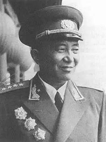 中国人民解放军军旗的确定年份及其历史意义，中国人民解放军军旗确定年份及其历史意义概述