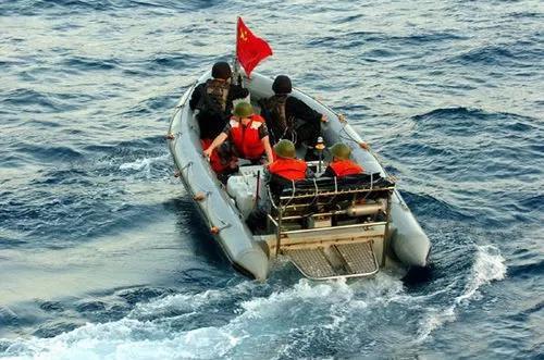 亚丁湾护航渔船，守护海洋安全的勇者之旅，亚丁湾护航渔船，勇者之旅守护海洋安全