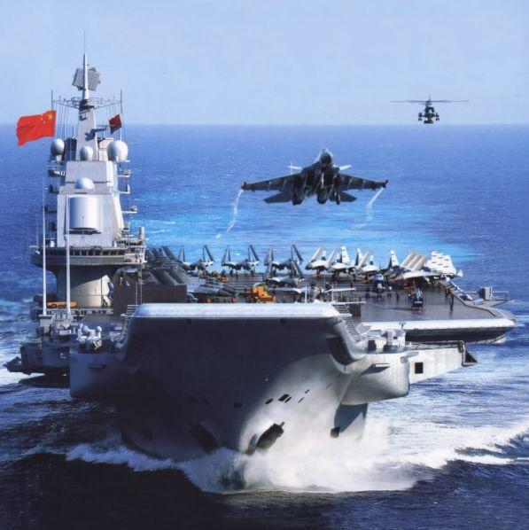 歼-15显威长空，驱离外军战机，捍卫祖国领空安全，歼-15捍卫领空安全，强势驱离外军战机