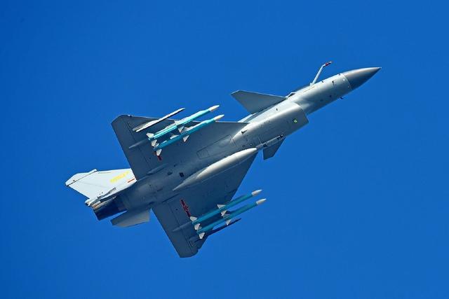 歼-10战斗机服役时间，中国空军的重要里程碑，歼-10战斗机服役，中国空军发展的重大里程碑